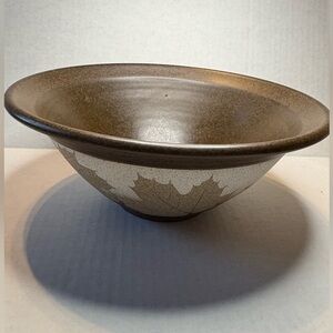 The Wizard of Clay Pottery Bristoleaf Serving Bowl (Brown/ Grape)